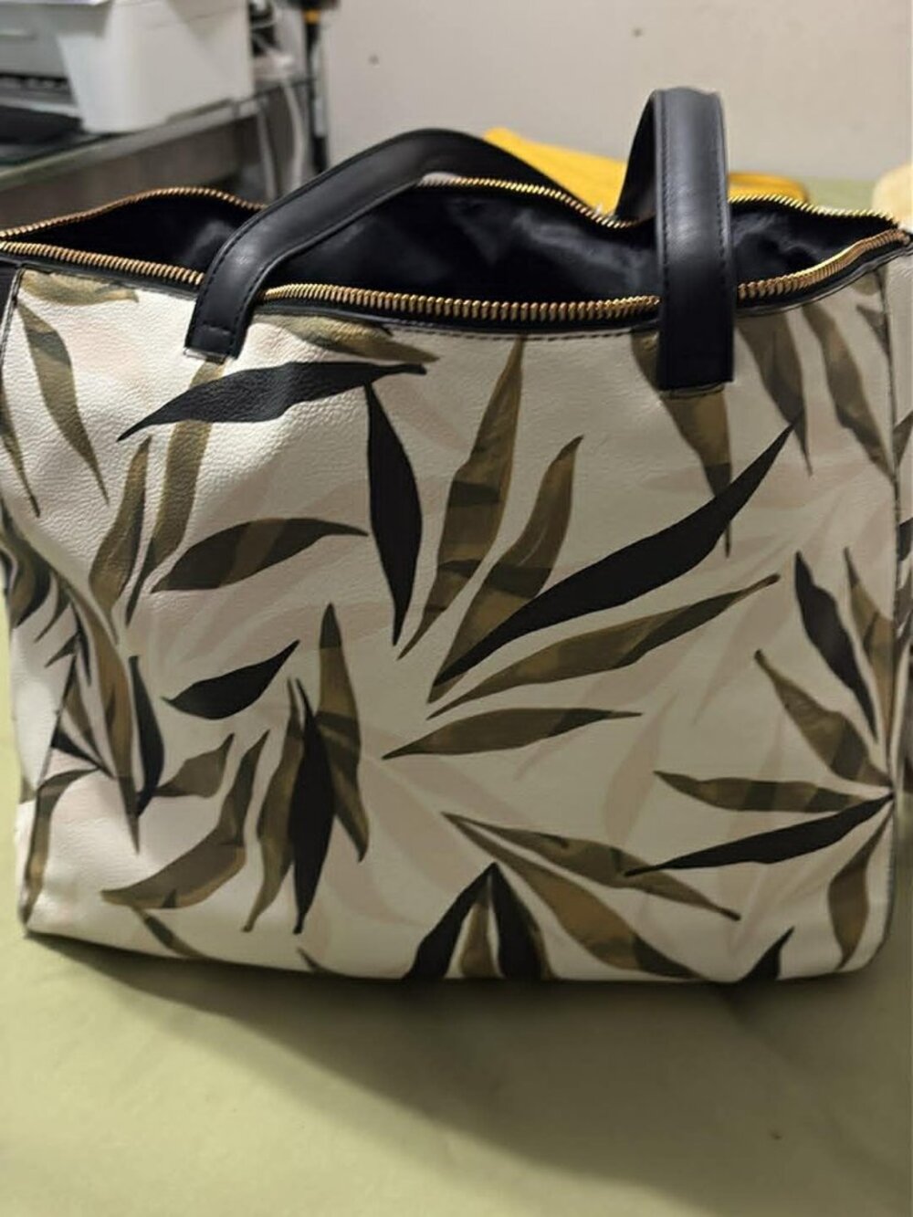 OLIVE LEAF TOTE NEW!